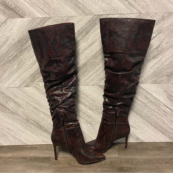 VINCE CAMUTO | Kentelli Ruched Boot Wine Snakeskin NEW - Picture 9 of 11